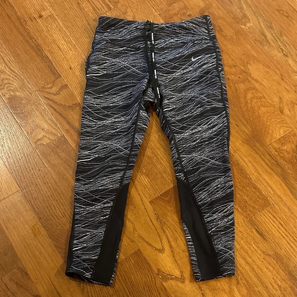 Nike Womens DriFit Black and White Swirl Leggings size small
